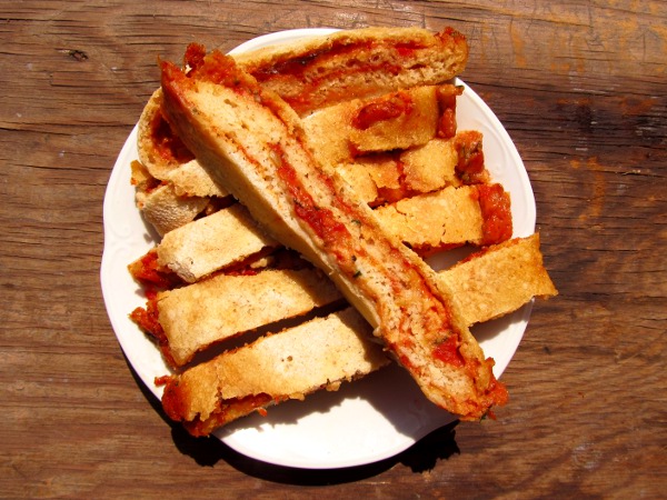 Stromboli, czyli rolowana pizza na kaszy manny
