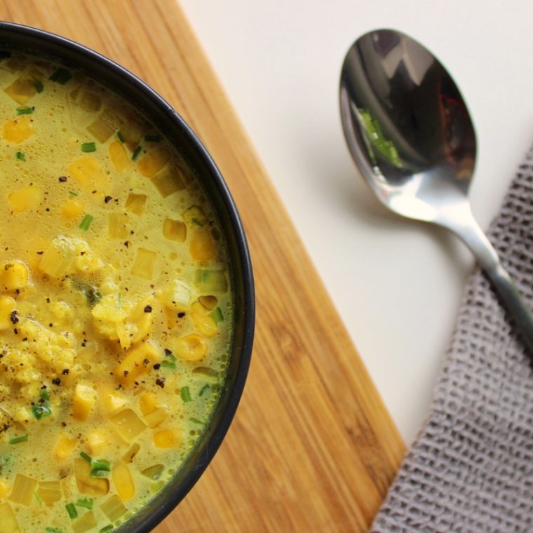 Zupa kukurydziana z curry (wegańska)